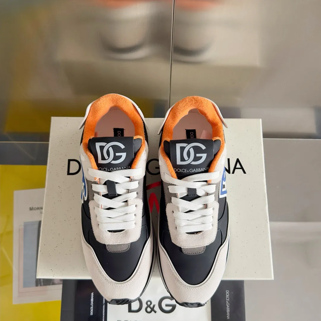 Factory price: 458💰D&G's latest Cushion series casual sports shoes, dad shoes, running shoes, original purchase and development, production, handmade, but always looking to the future. The new Cushion sneakers feature a two-tone suede upper accented by a mesh contrasting printed DG cross logo on the side. The lightweight, grippy rubber outsole is innovatively designed to provide excellent performance, while the jacquard label adds timeless style. Exquisite packaging at the delivery counter🛍📦 ▪️ Fabric: Original custom-made first-layer cowhide ▪️ Lining: Original custom-made breathable towel lining ▪️ Sole: Original open-molded rubber material ▪️ Bottom thickness: 3.5CM ▪️ Size: Men's 38-44, customized 45